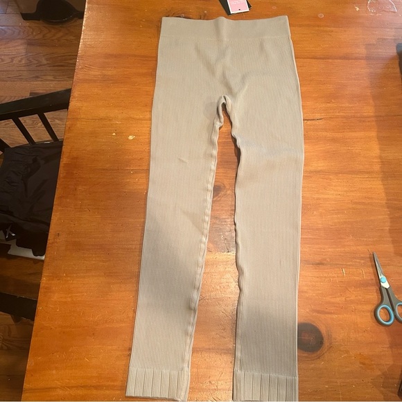 NWT PrettyLittleThing Ribbed Tan Leggings women’s Medium. Athleisure Workout - Picture 3 of 10